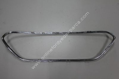 Focus 2008-2011<br>Ön Tampon Panjur Çerçeve Nikelajlı <br> 8M51 8C436 ADSMAS